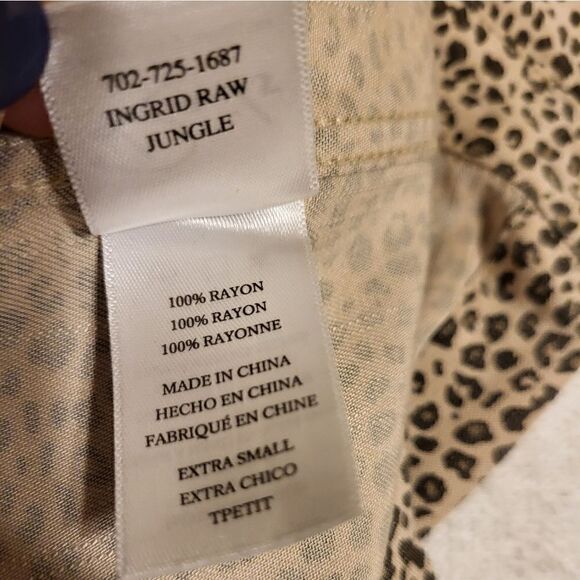New Rails "Ingrid Raw Jungle" Tan Leopard Print Raw Hem Button Down Shirt Sz. XS - Picture 6 of 9
